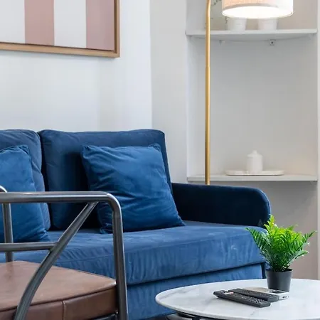 B3#two Bedrooms#champs Elysees#arc De Triomphe#ac Paříž